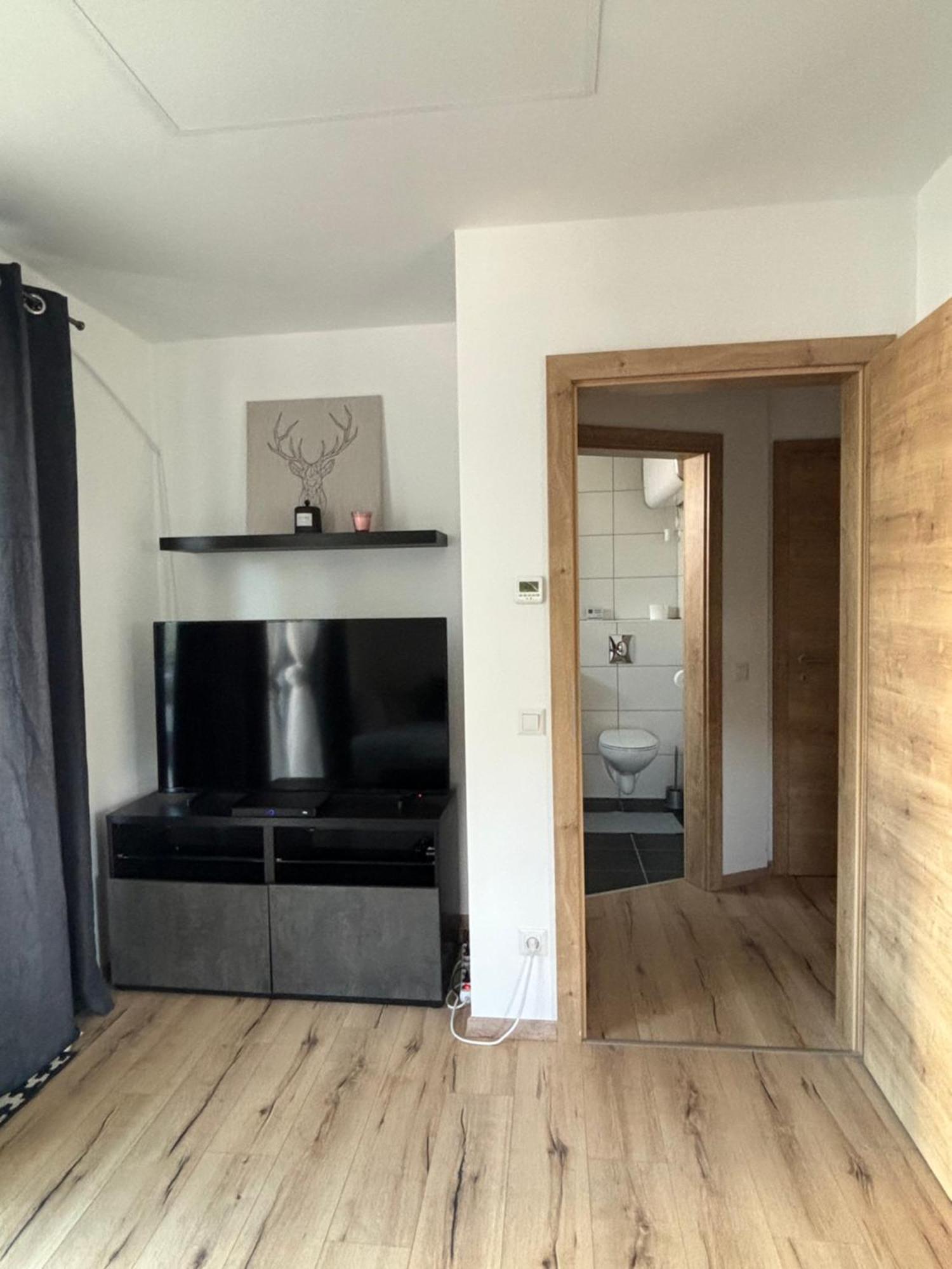 Schoene Wohnung Mit Terrasse Und Parkplatz Velden am Wörthersee Eksteriør bilde