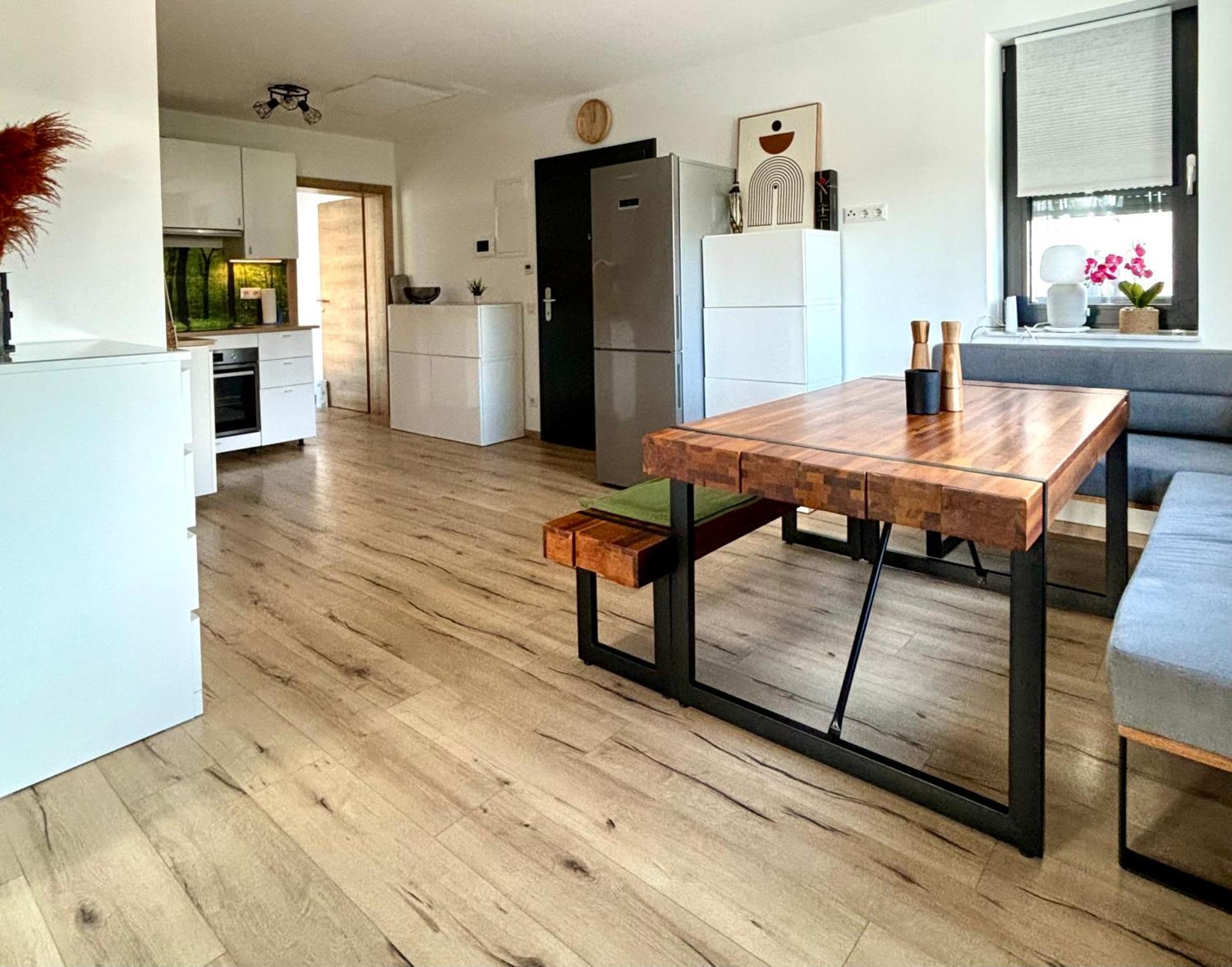 Schoene Wohnung Mit Terrasse Und Parkplatz Velden am Wörthersee Eksteriør bilde