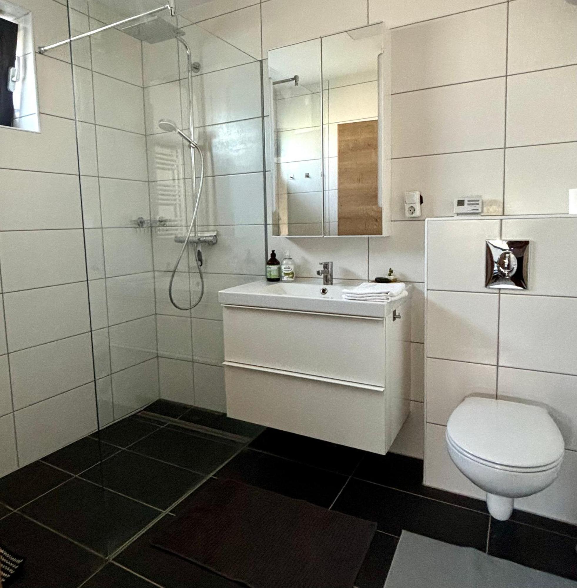 Schoene Wohnung Mit Terrasse Und Parkplatz Velden am Wörthersee Eksteriør bilde
